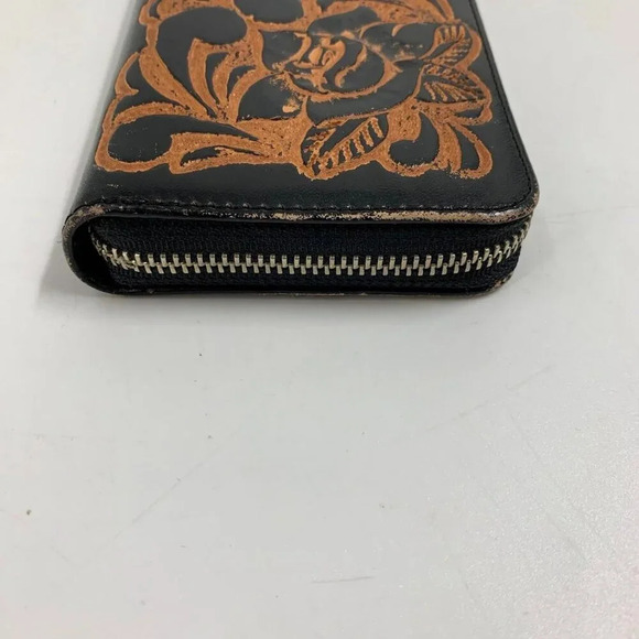 Alejandro Yeo Women's Hand-Tooled Leather Zippered Clutch Wallet - Picture 6 of 12